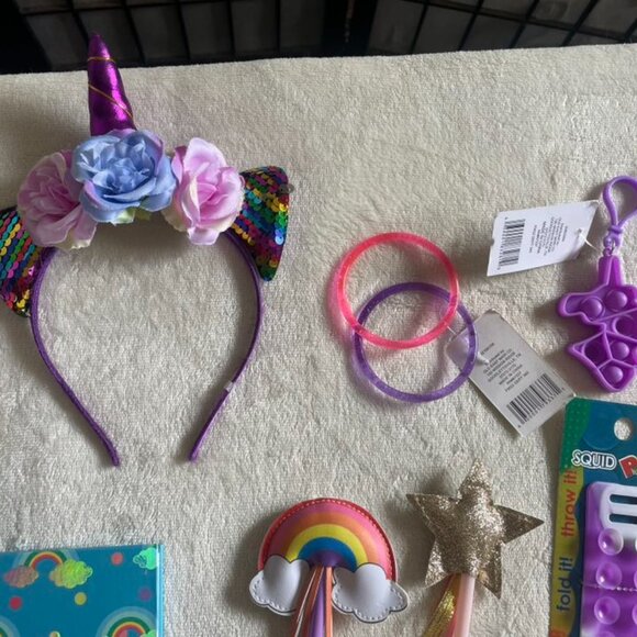 NWT Girls Bundle Notebook Pens Hair Accessories Etc. - Picture 11 of 11